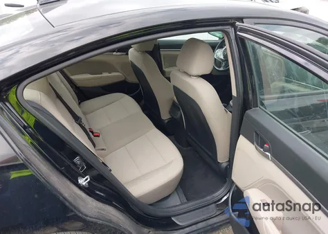 2020 Hyundai Elantra Value Edition z USA, uszkodzony, nr VIN 5NPD84LF8LH546960